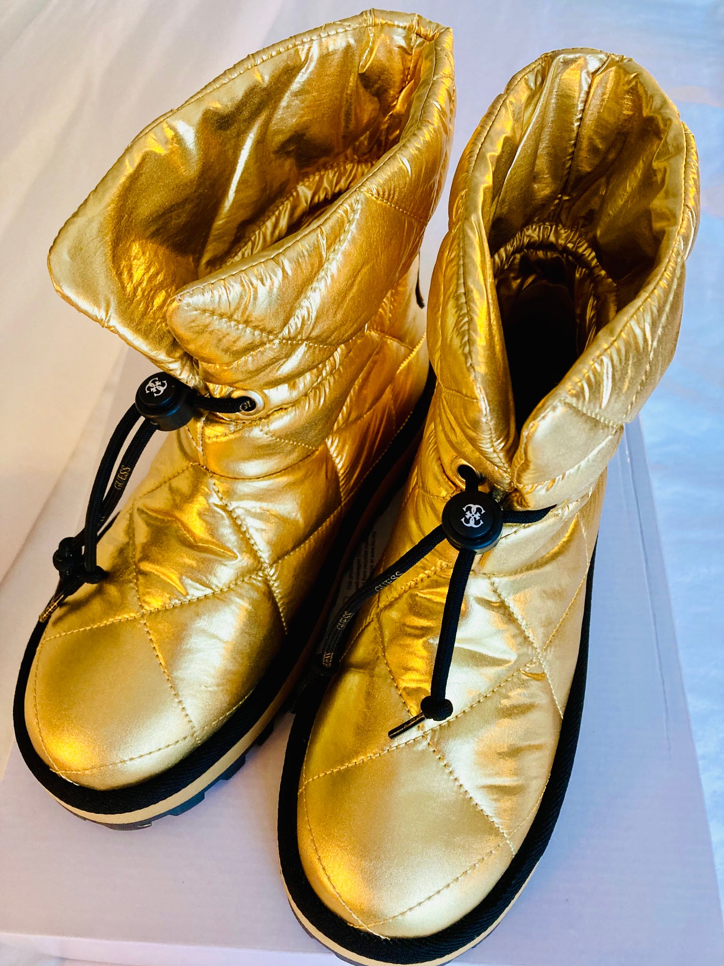 👜GUESS🧳WHO?🤎