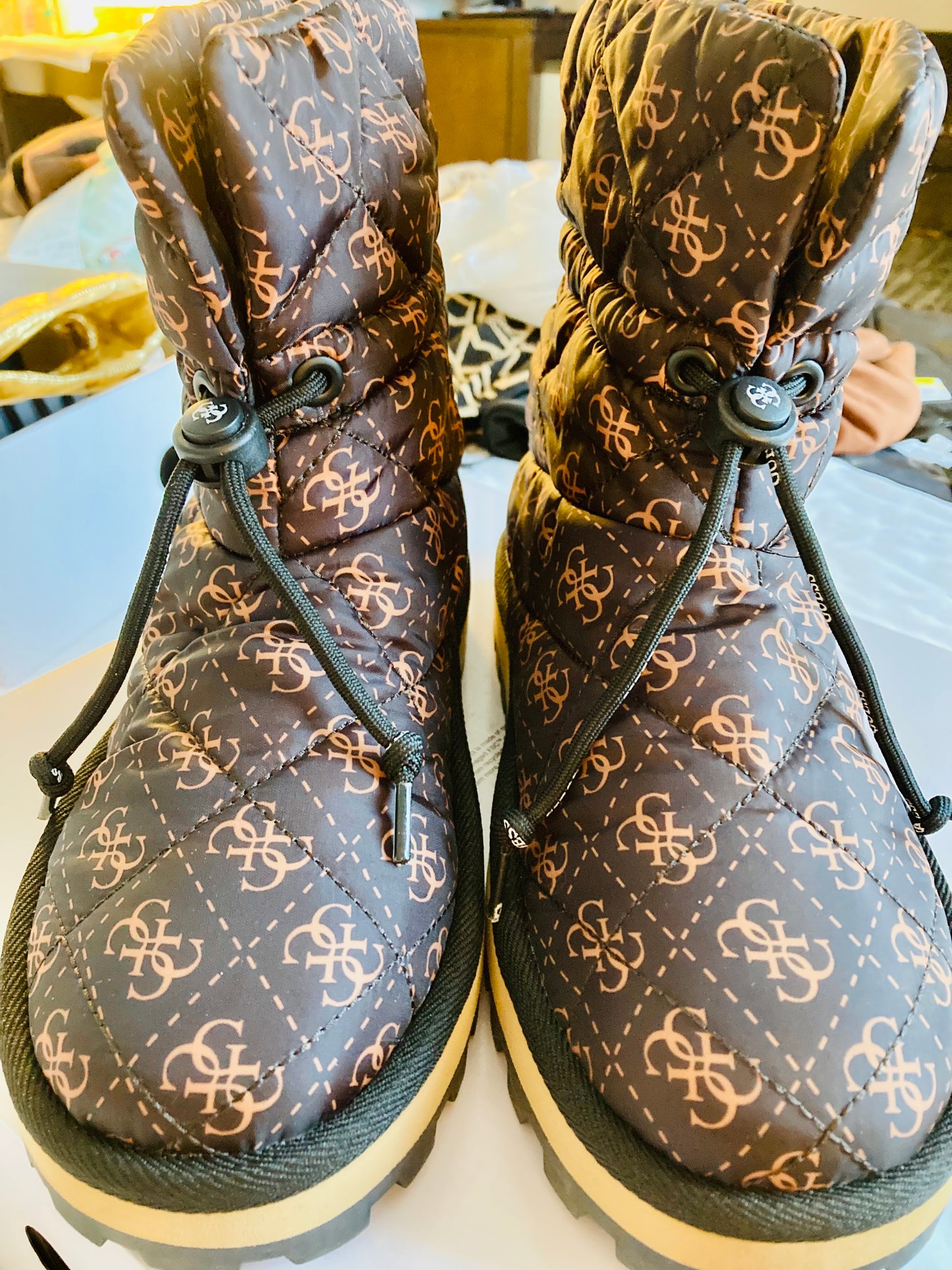 👜GUESS🧳WHO?🤎