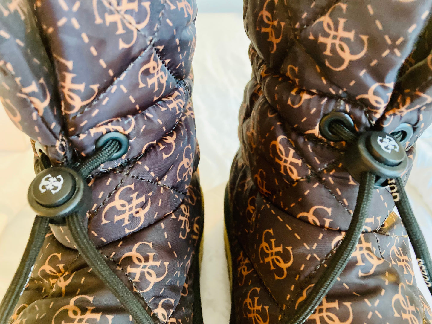 👜GUESS🧳WHO?🤎