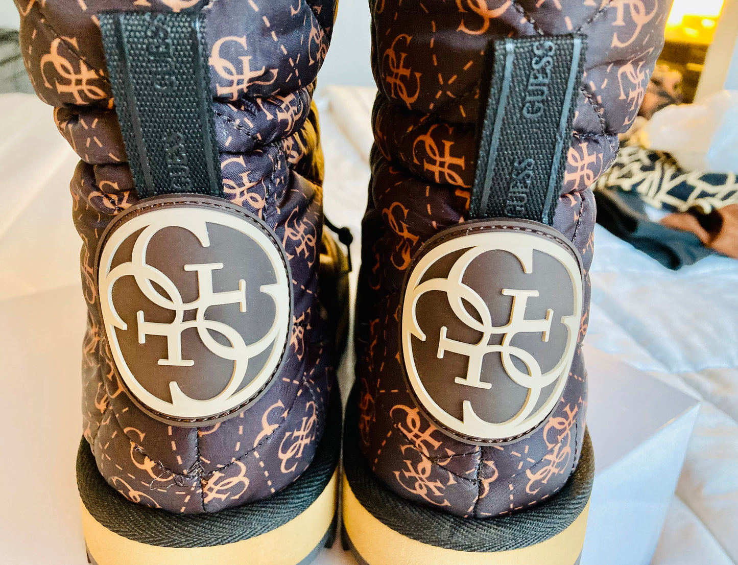 👜GUESS🧳WHO?🤎