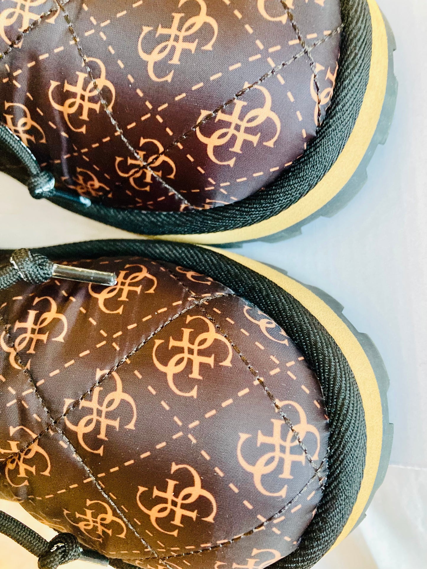 👜GUESS🧳WHO?🤎